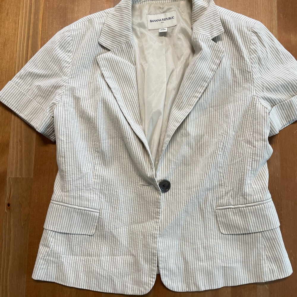 Woman’s banana republic shortsleeved blazer